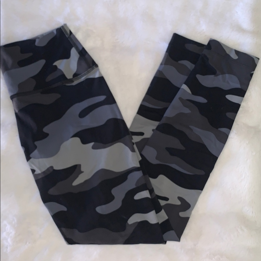 PINK Victoria's Secret Ultimate Full Length Mid-Rise Camouflage Leggings